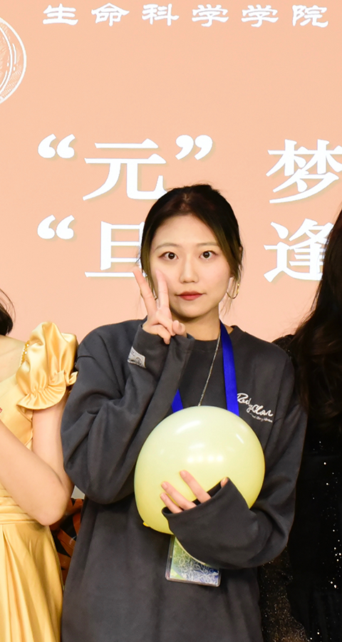 张涵露1.png