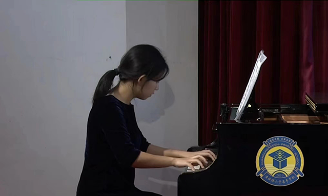 这位学姐的音乐才华很City!_3.png