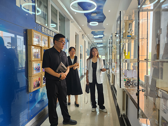 昌平二中回龙观校区迎接区教委领导到校开展科学教育调研指导（照片）_图4.png