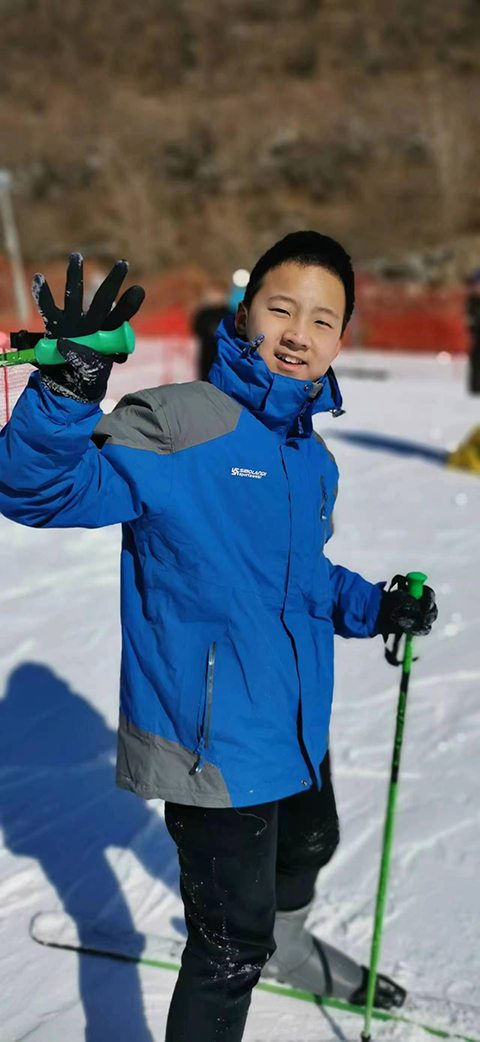 初二12班炫彩少年-黄禹轩.png