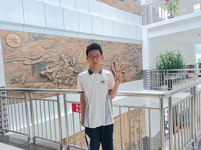 初二18班沐光少年韩泽宇.png