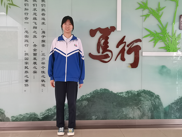 高二11班李京瑾炫彩少年.png