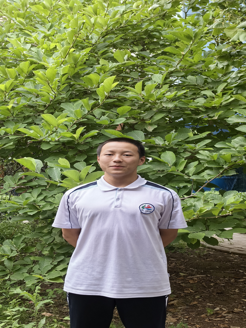 高一11班沐光少年 吴增煦.png