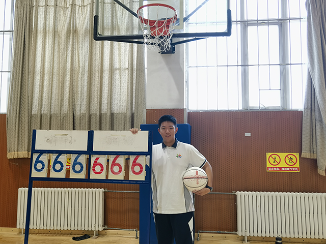 初二22班刘孟林-沐光少年.png