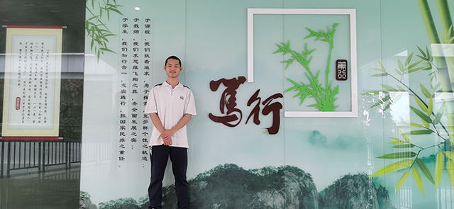 高二12班炫彩少年黄嘉桐.png