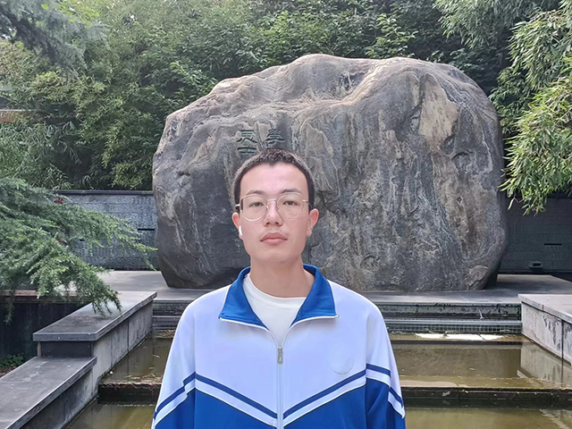 高一1班-沐光少年：凯赛尔·艾山.png