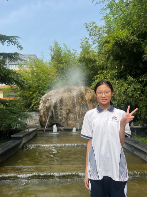 初一11班沐光少年—— 栾佳悦.png