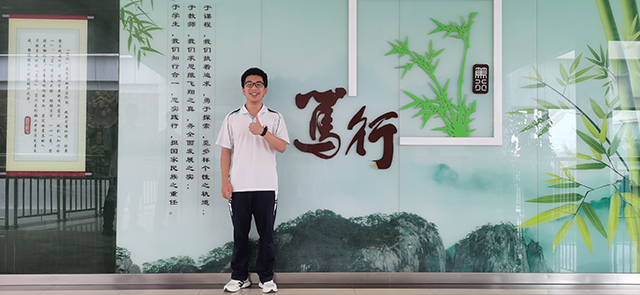 高二十二班奋进少年何智霖.png