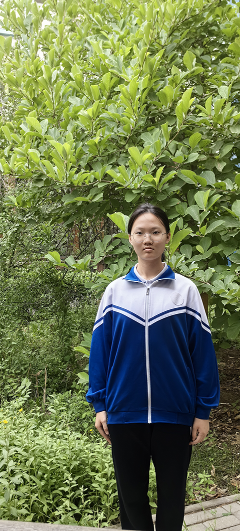 奋进少年 高一11班 周若琳.png