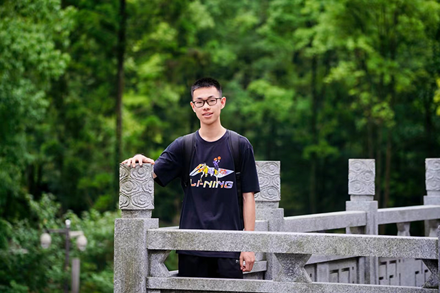 董悦洋上传_个人照片.png