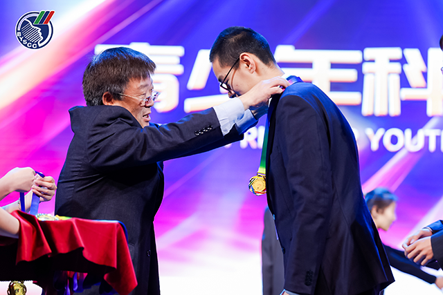 程千和上传_科创领奖.png