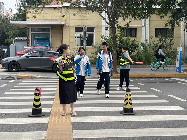 护学岗照片_12.png