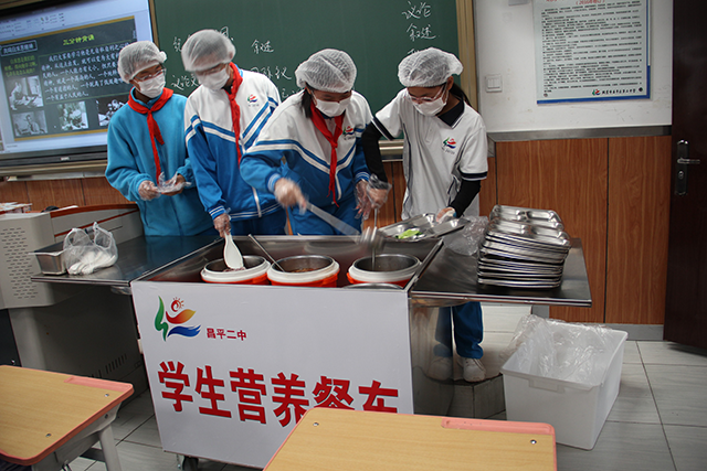 图片-“餐”与管理--“味”爱同行——回龙观校区组织膳食委员会家委会校园开放日活动_4.png