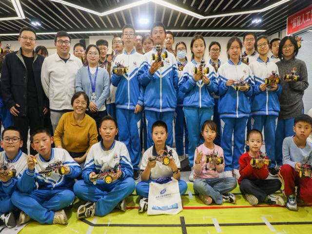 昌平二中学生走进北航“探秘人工智能”_图10.png