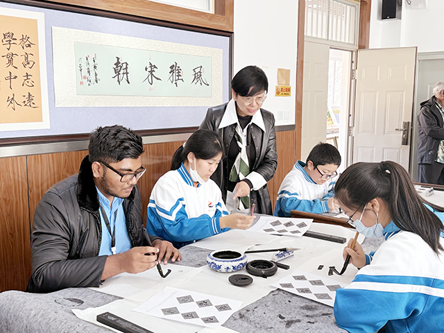 昌平二中与马尔代夫青少年文化交流活动_16(2).png