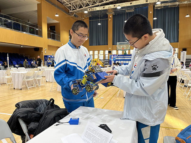照片-喜报！昌平二中电子社团学生参加2024年北京市中小学生航天科技体验与创意设计大赛斩获一等奖_图2.png