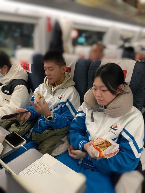 活动照片上传_图4途中学习.png