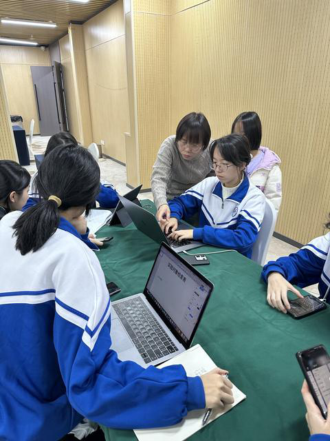 活动照片上传_图21答辩之前指导_gif.png