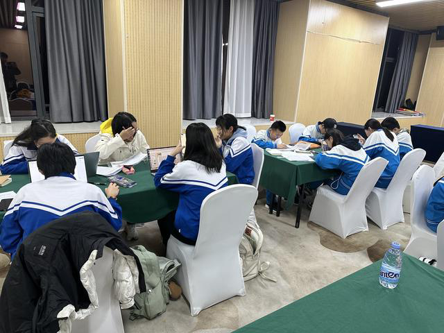 活动照片上传_图20答辩前准备_gif.png