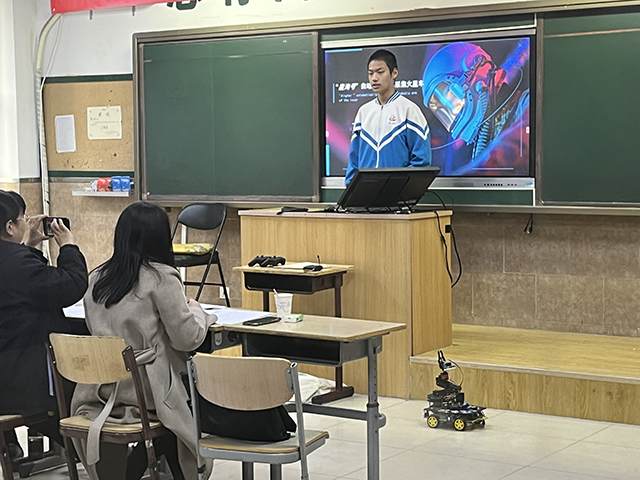照片-喜报！昌平二中电子社团参加2024年北京市第六届中小学生技术创意设计（TID）现场展示活动获奖_图3.png