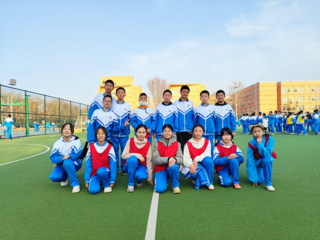 足球联赛图片_陈娜13班.png