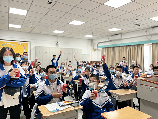 【高考倒计时Day4】这一站，也是一绽——请查收这一份来自高三班主任的专属祝福_9班_1.png