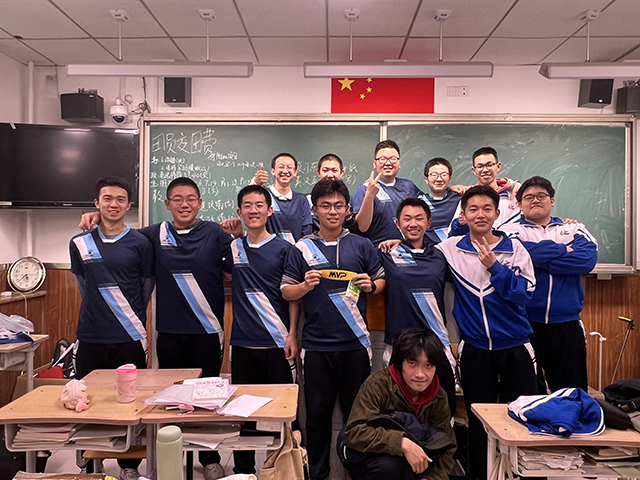 【高考倒计时Day4】这一站，也是一绽——请查收这一份来自高三班主任的专属祝福_1班_2.png