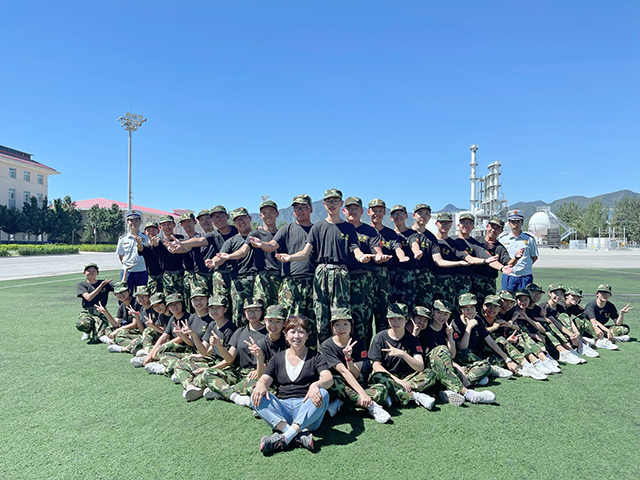 【高考倒计时Day4】这一站，也是一绽——请查收这一份来自高三班主任的专属祝福_1班_1.png
