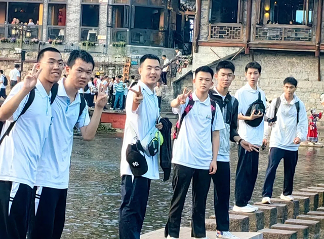 2025年高二研学_20250608_230553_036.png