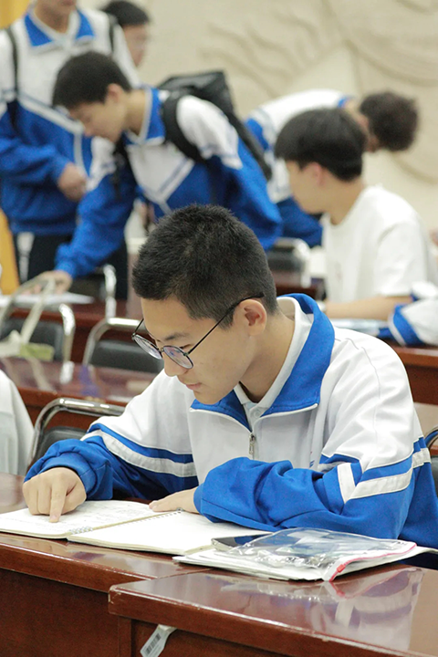 2025年高考终章_20250610_212922_049.png