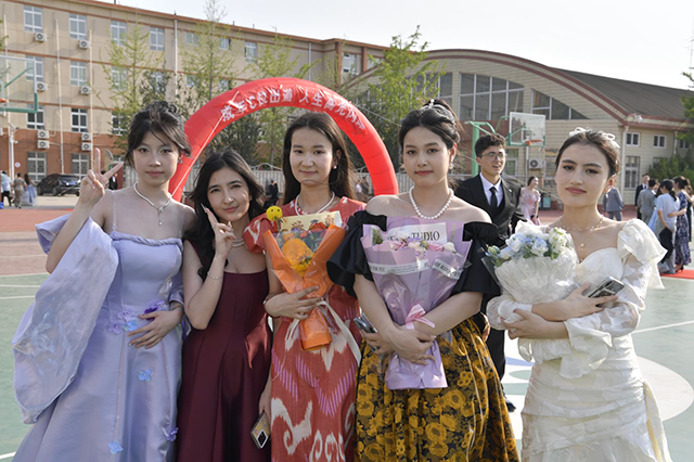 毕业典礼照片_6.png
