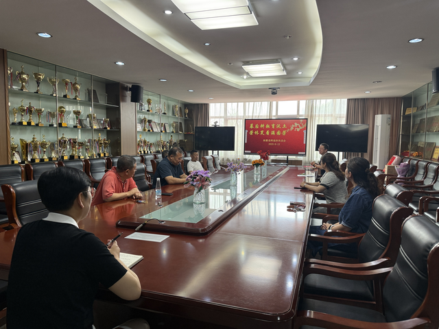 幕后耕耘育沃土 荣休笑看满园芳——昌平二中回龙观校区杨蕙同志光荣退休_图二.png