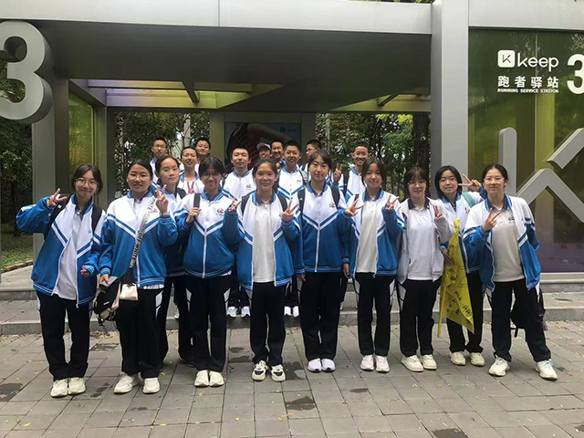 北京市昌平一中西关校区    初二一班   王涵_1.png