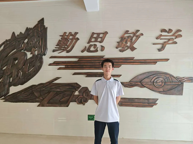 2025高中沐光少年_20250717_192954_000.png