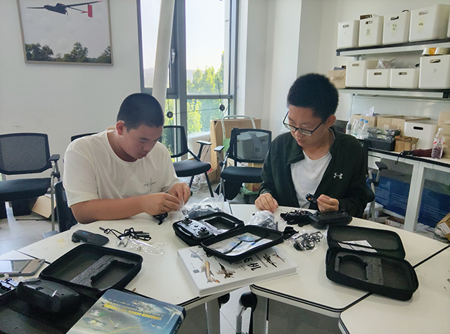 翱翔科技天空：昌平二中学子参加北航“飞临其境”无人机科普活动_图片4.png