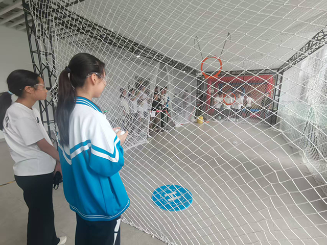 翱翔科技天空：昌平二中学子参加北航“飞临其境”无人机科普活动_图片9.png
