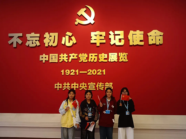 同心迎双节_20251009_083933_002.png