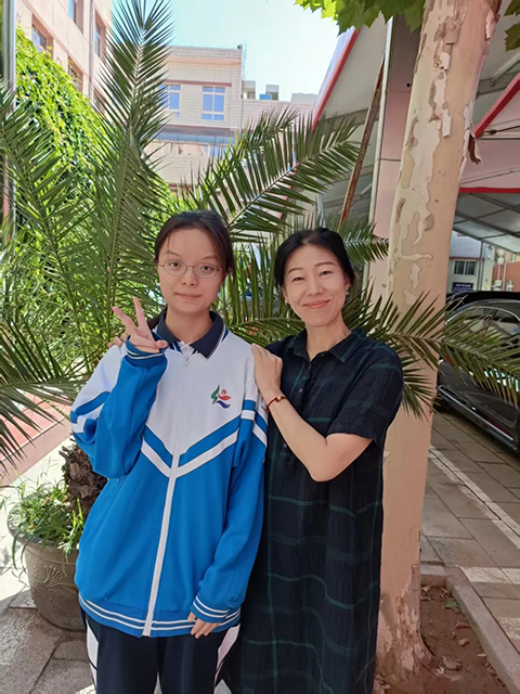 9月最美教师_9月最美教师_20251011_090044_002.png